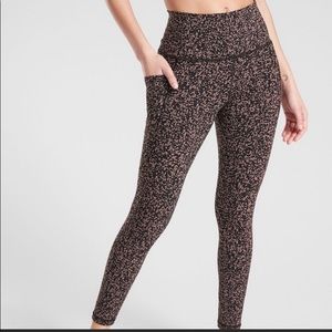 Athleta Salutation Stash Gravel Pocket 7/8 Tight